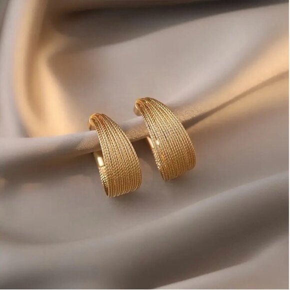 14K Gold Filled Hoop Earrings - Picture 1 of 6